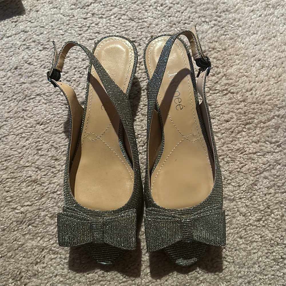 J.Rene Silver Rhinestone Bow Strap pump Sandals!